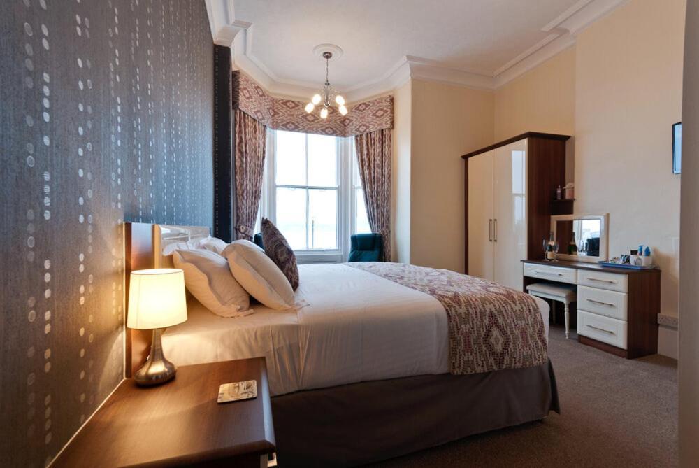 Lauriston & Lawton Court Hotel Лландидно Экстерьер фото