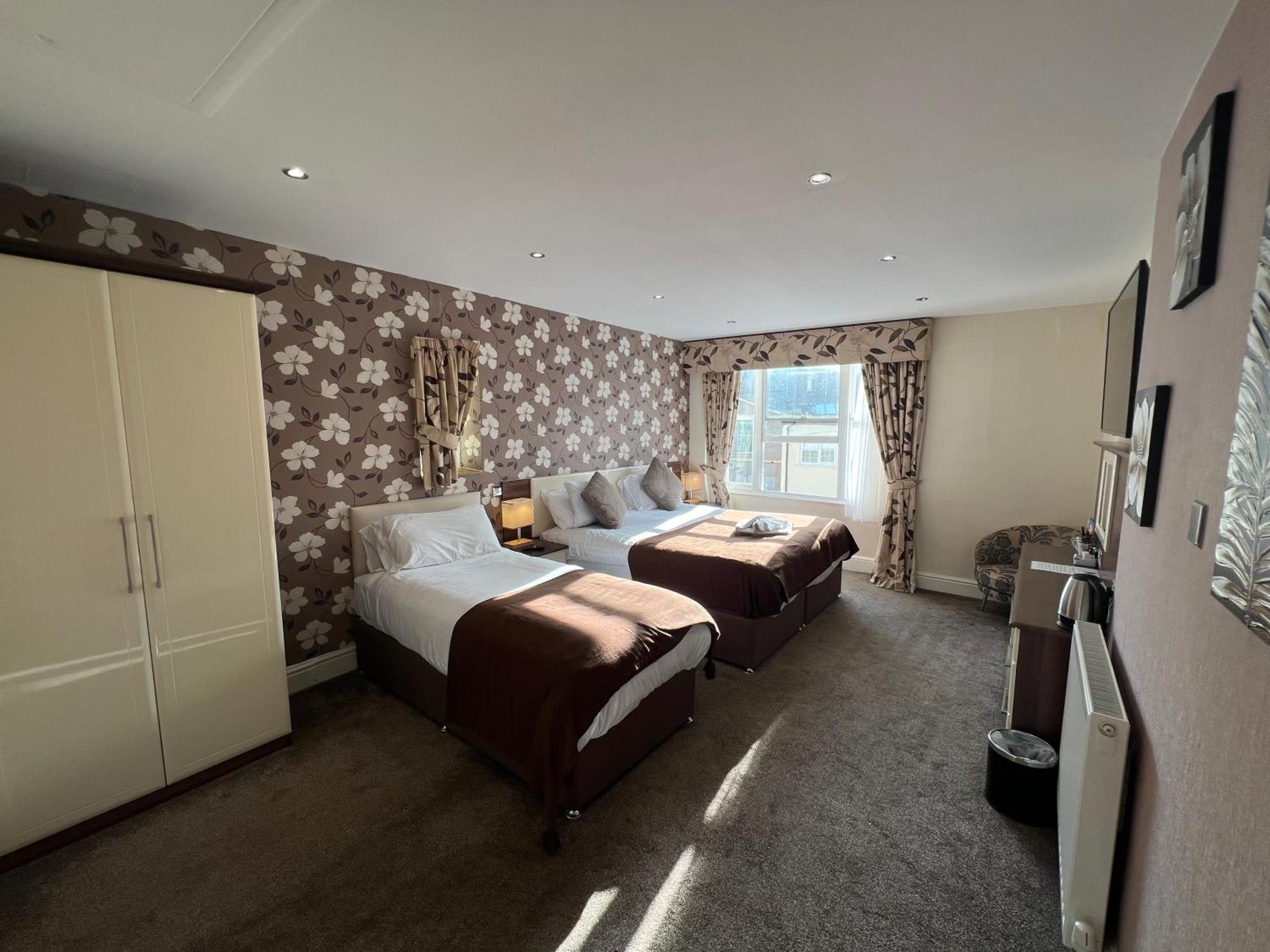 Lauriston & Lawton Court Hotel Лландидно Экстерьер фото